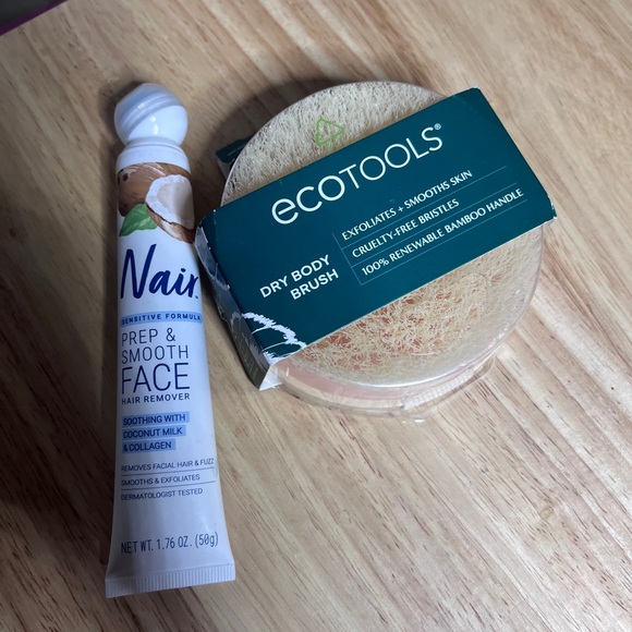 EcoTools Bamboo Dry Body Brush with Green Label and Nair for Face - Picture 1 of 7